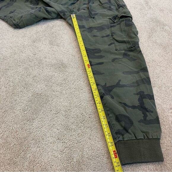 Aritzia TNA Twin Falls camo cargo jogger pants size XS - Picture 7 of 10